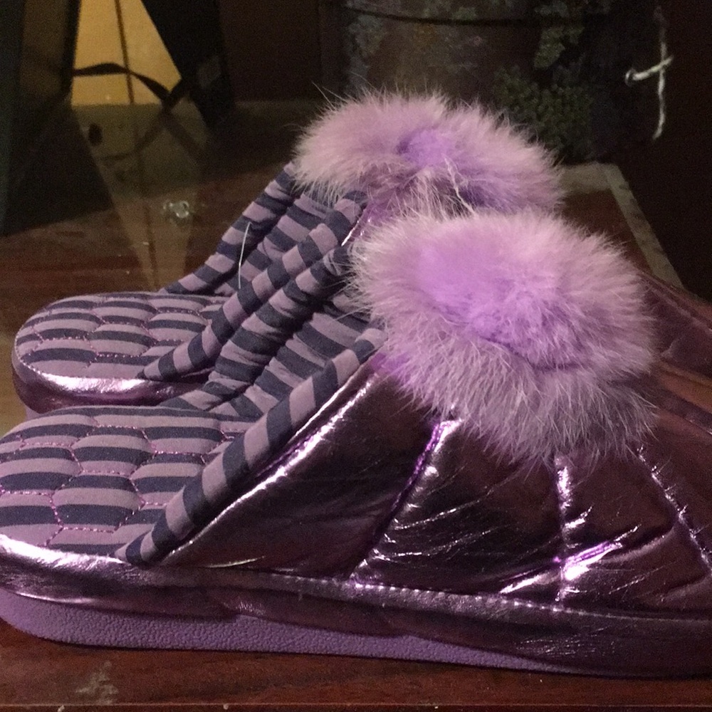 Slippers - Picture 2 of 3